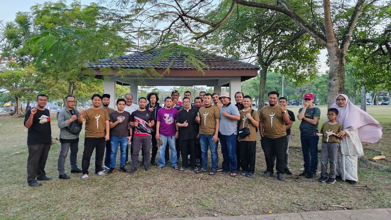 Suai Kenal Ahli PLT - gambar 1