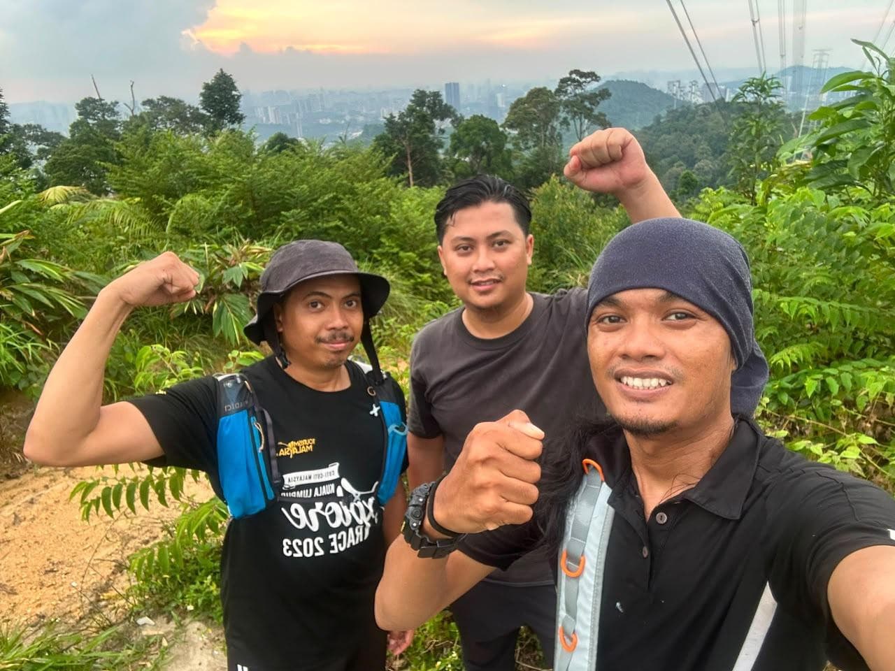 Hiking Bukit Saga - gambar 1