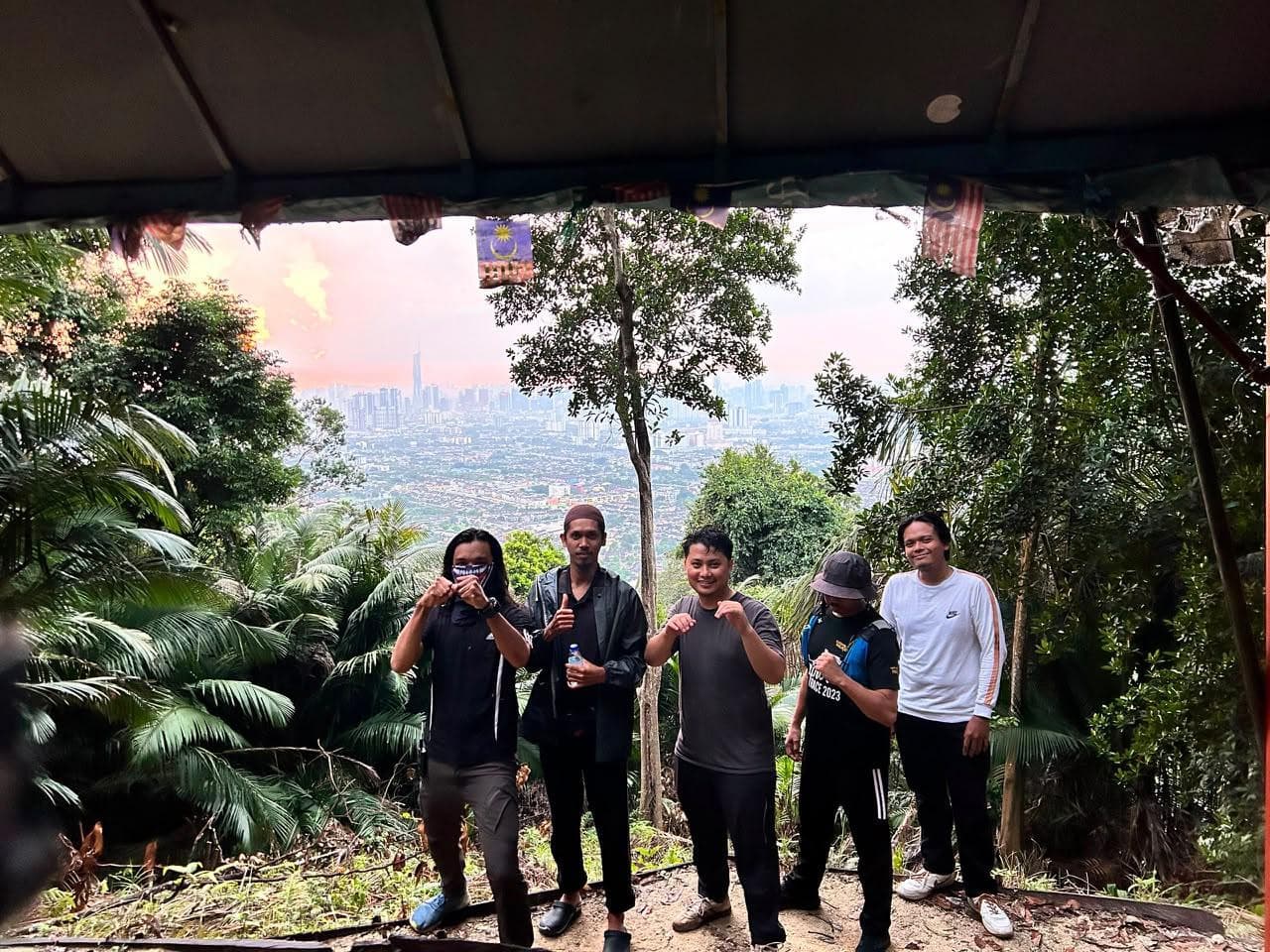 Hiking Bukit Saga - gambar 1