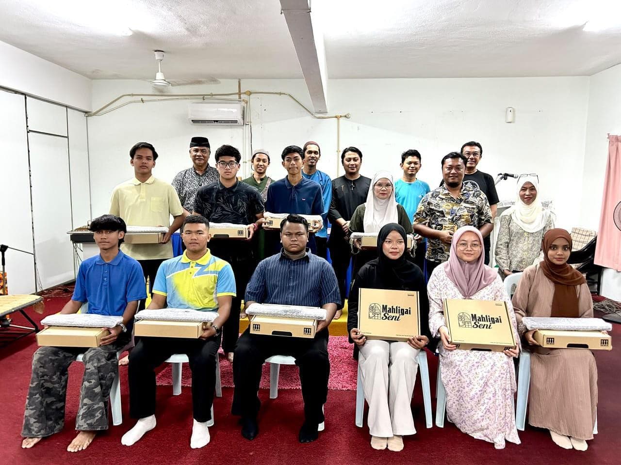 Program penyerahan sumbangan laptop - gambar 1